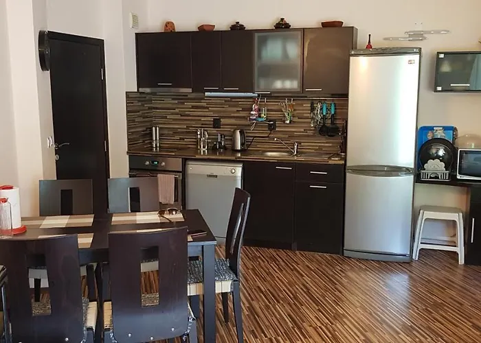 Apartment With Green Terrace